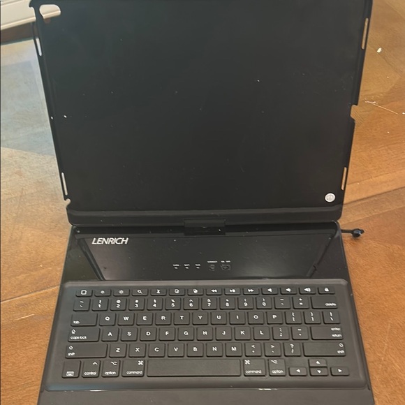 Black Tablet Keyboard Case - Picture 1 of 11
